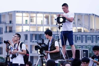 贵港捕捉赛场瞬间，点燃观赛激情：揭秘专业体育赛事直播团队如何打造视听盛宴
