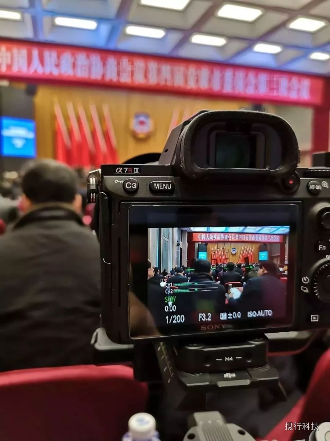 监看屏帮摄影师盯构图与曝光：别等回放才发现废片-摄行科技