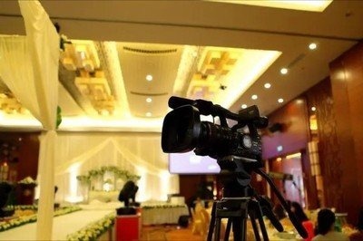 会务活动签到动线设计与人流疏导｜直播机位配合的现场做法