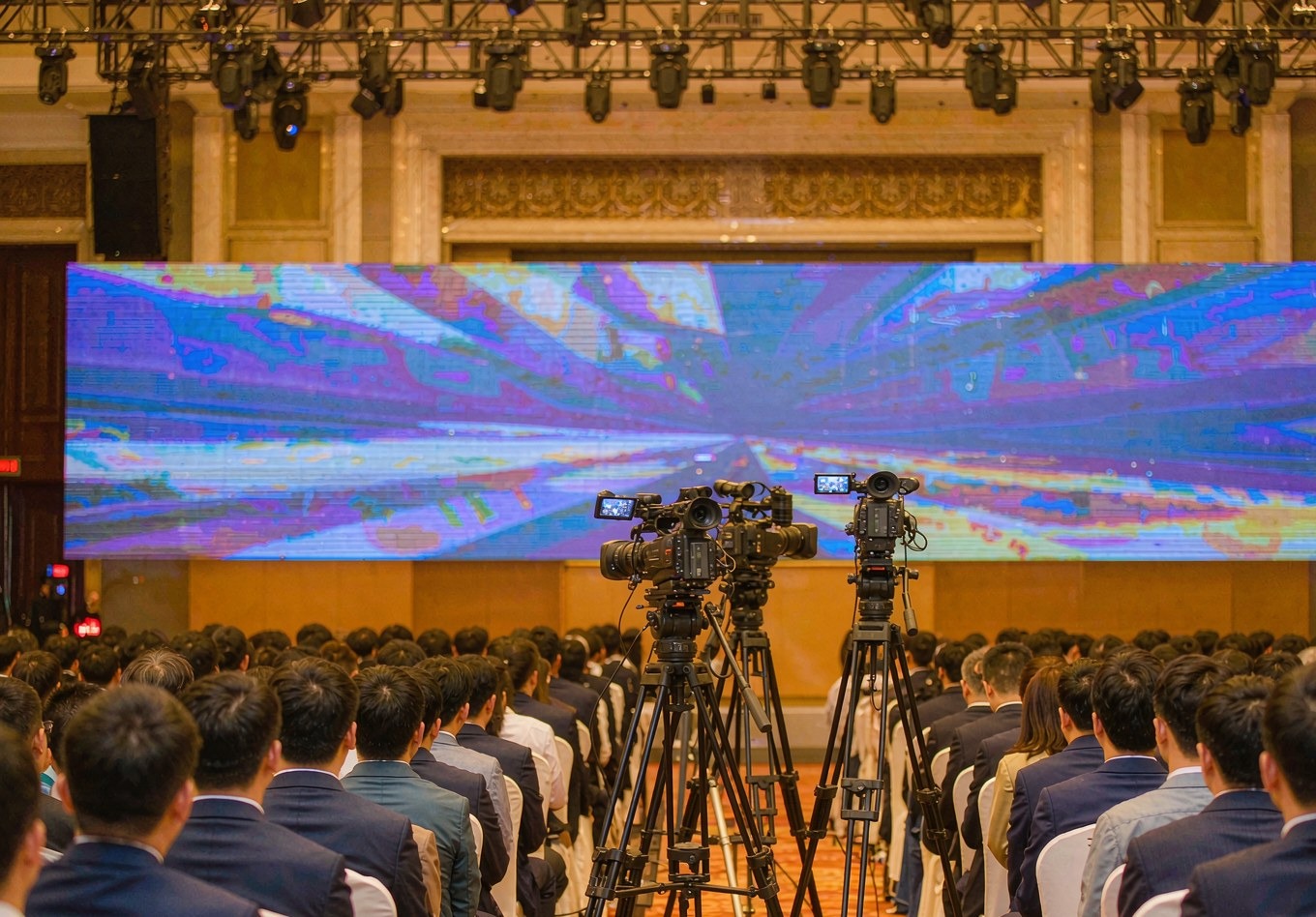 会场大屏直播画面闪烁｜拍摄现场快门角、机位角度与刷新率-摄行科技
