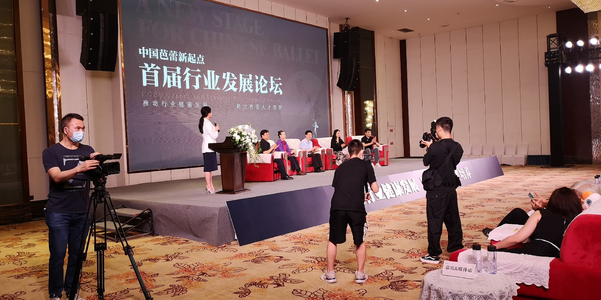 上海照片直播服务：3分钟出图·扫码传播·云相册一站式方案