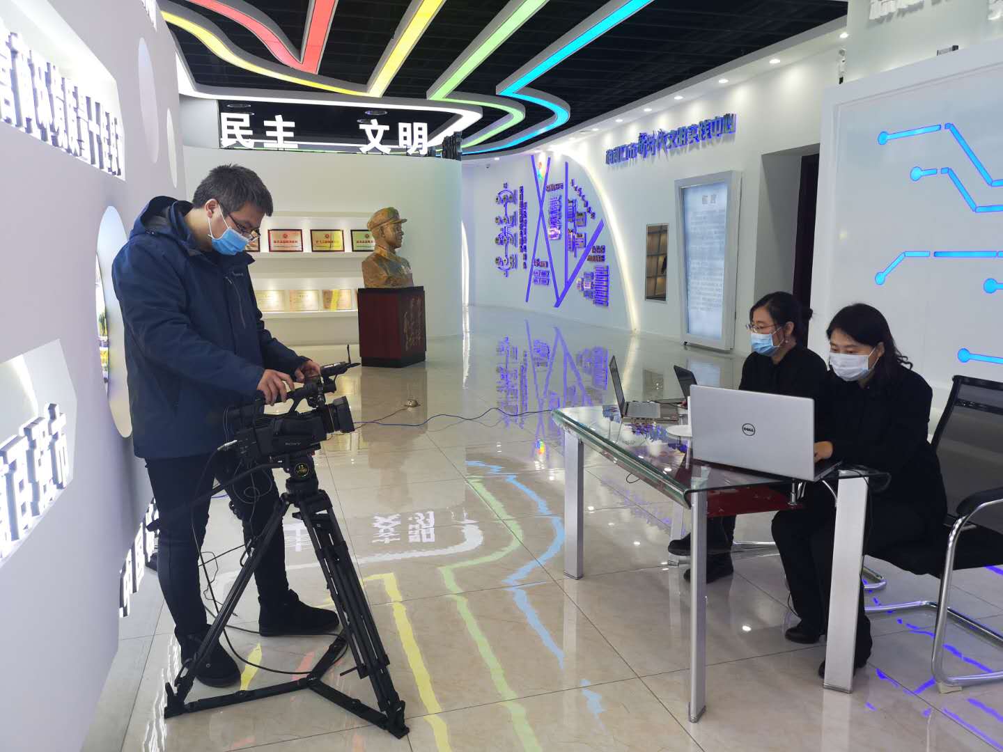 演讲直播机位：演讲人低头看稿怎么救-摄行科技