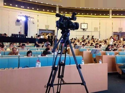 三亚学术论坛直播：本地场地适配与执行要点-摄行科技