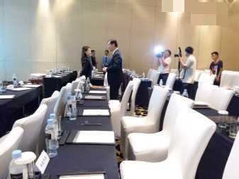 会议直播同框构图怎么摆：轴线、视线与景别分配-摄行科技